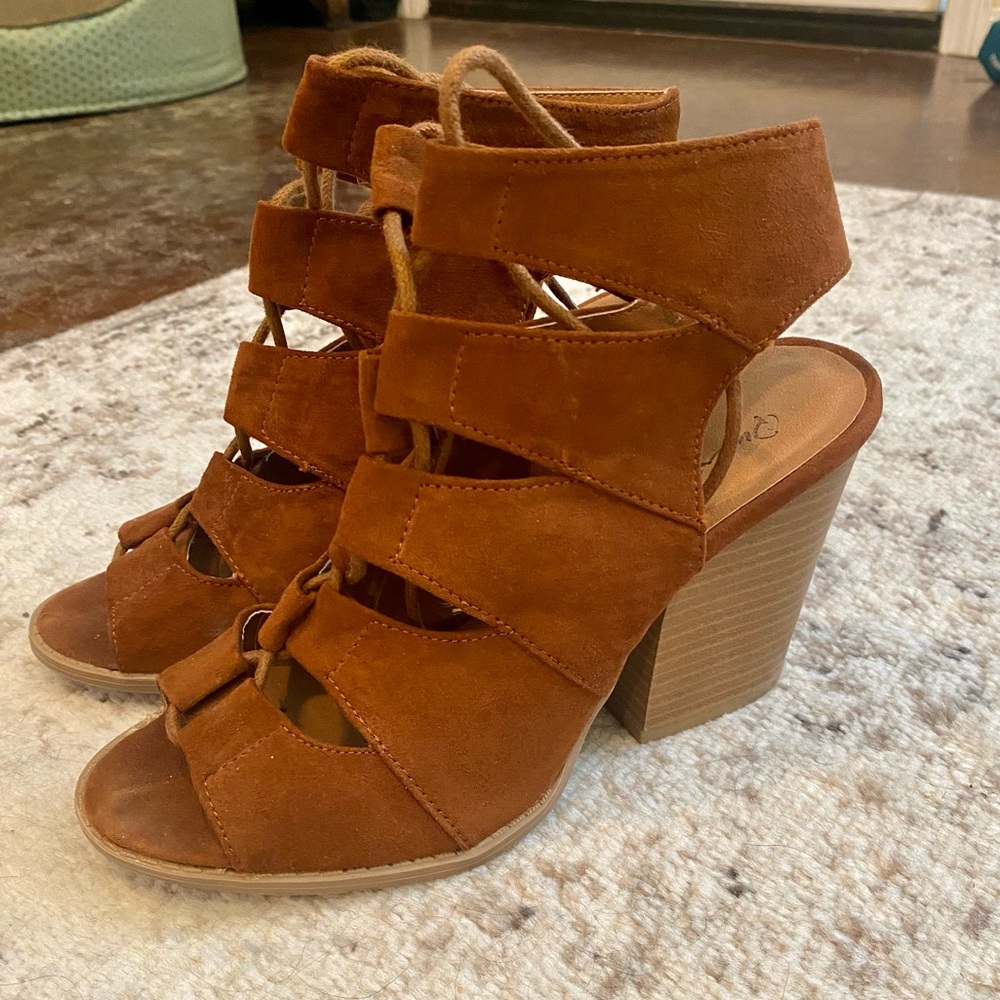 Suede cut out lace up wedges. Size 7, copper/rust color. Great condition.